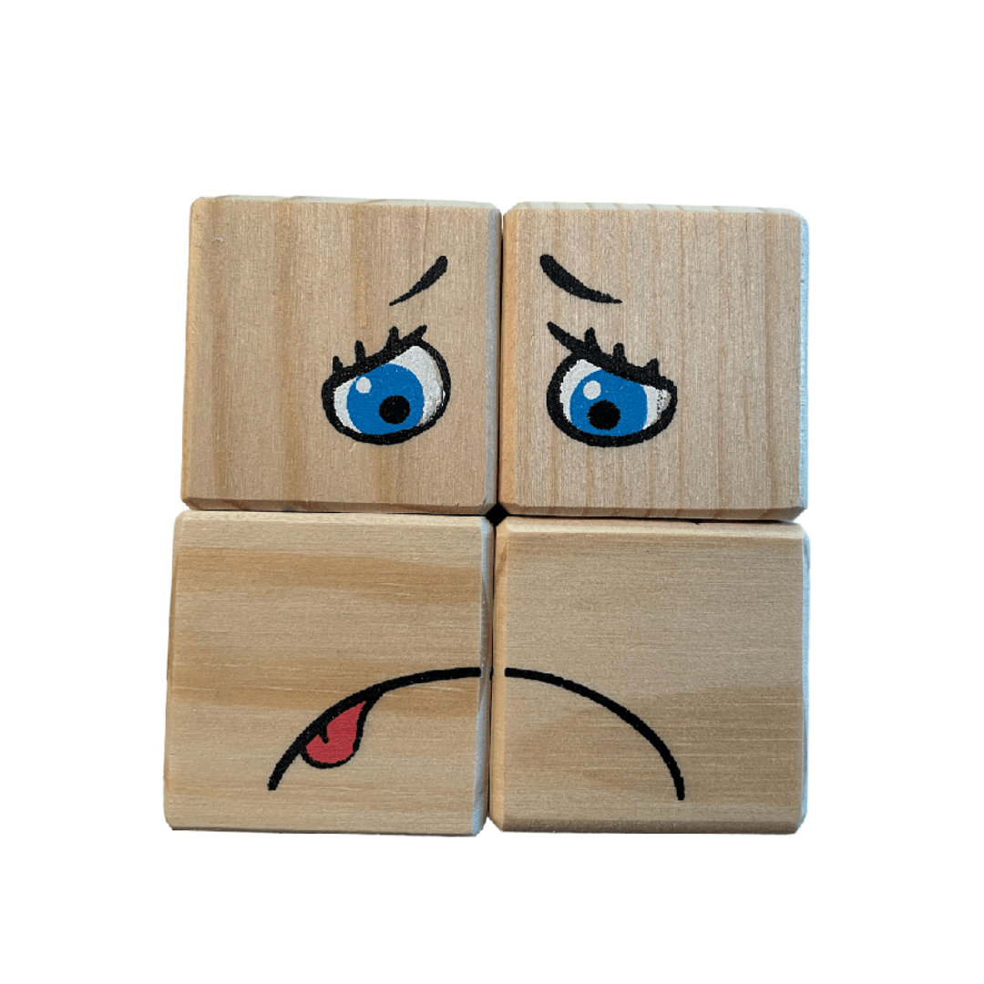 Träblock med ansiktsuttryck