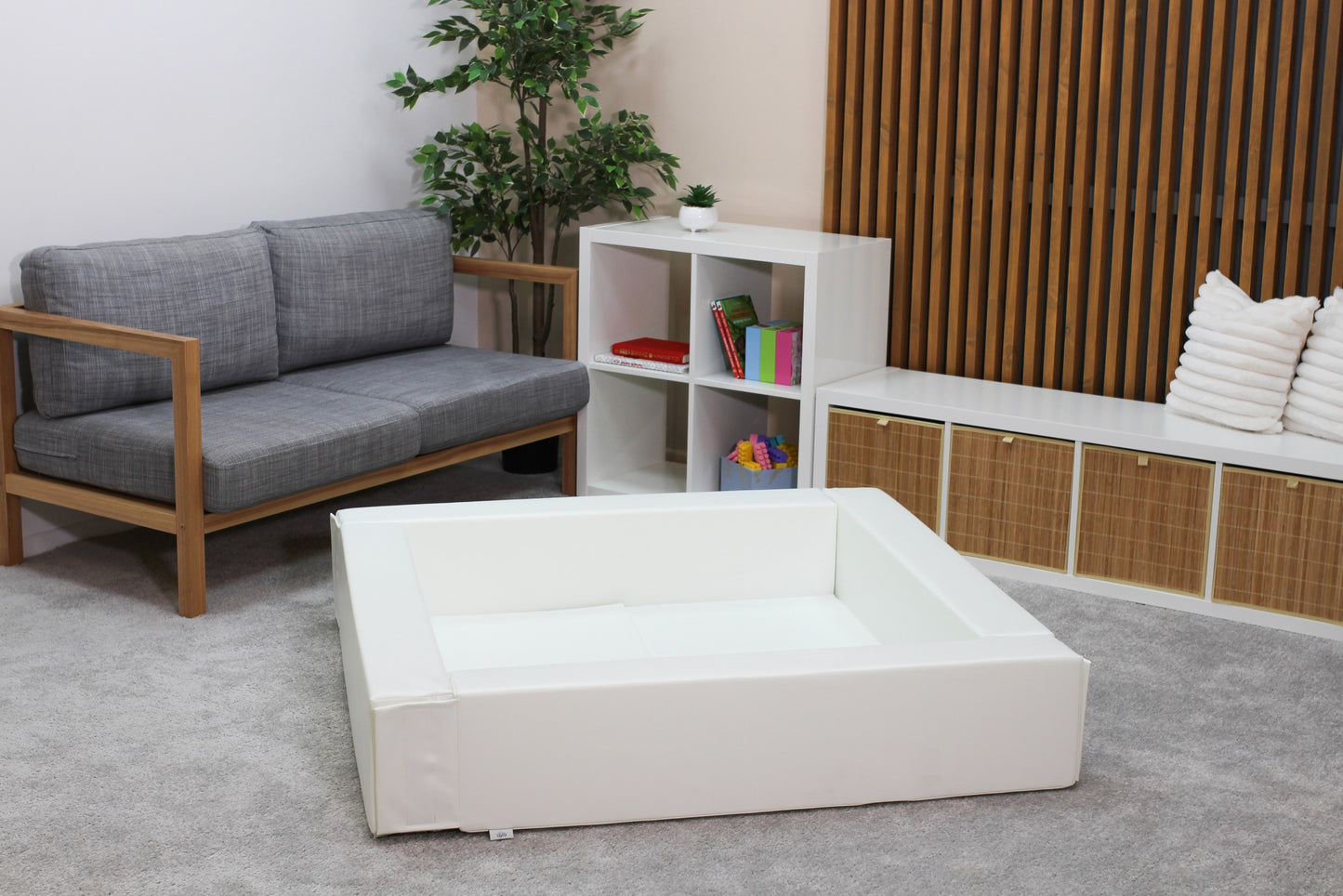 IGLU Soft Play Bollhav - Vitt - VentureKids