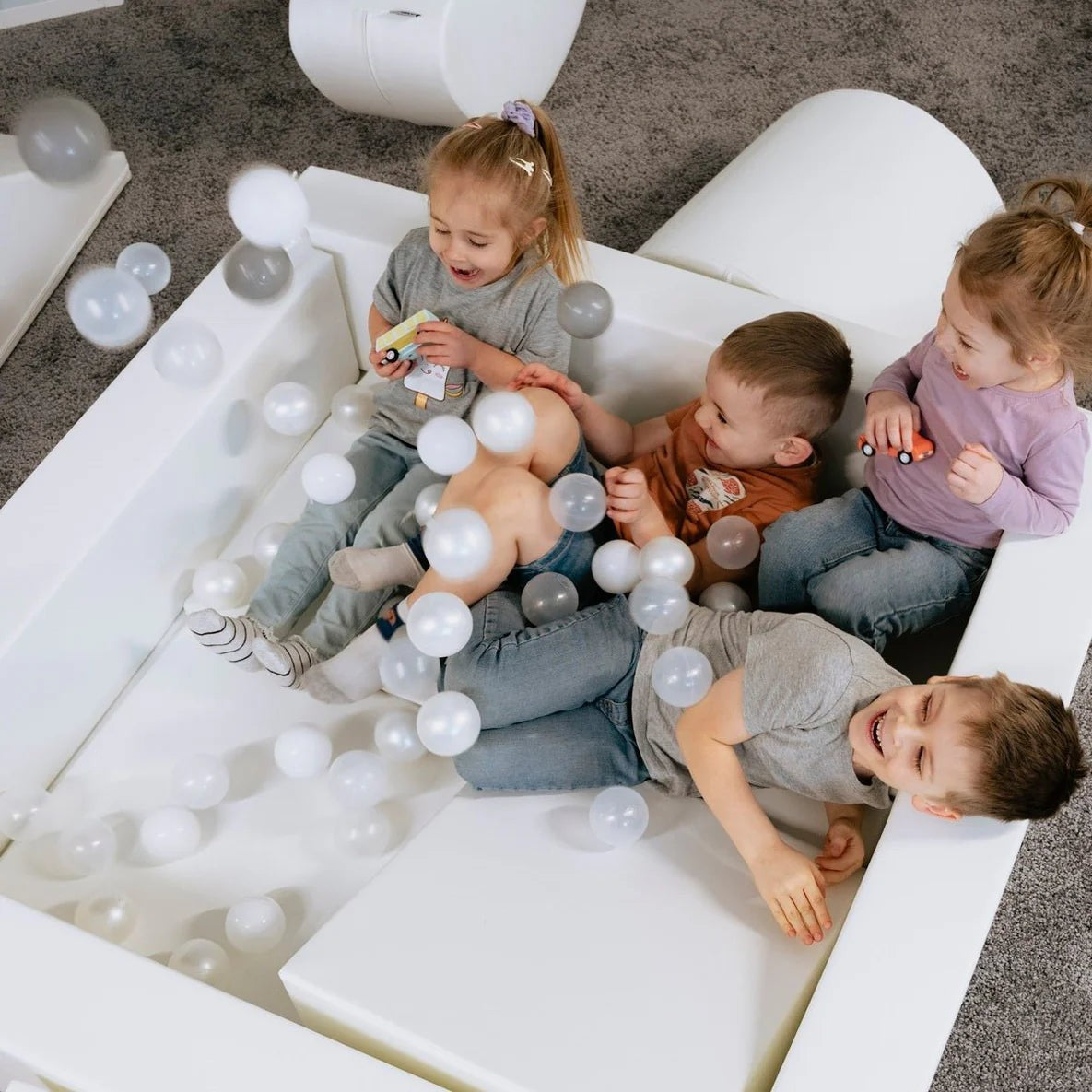 IGLU Soft Play Bollhav - Vitt - VentureKids