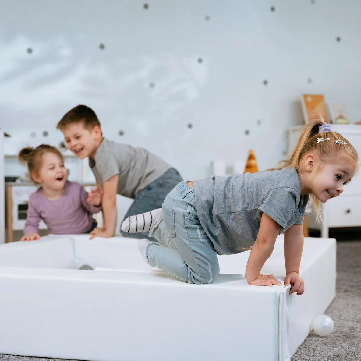 IGLU Soft Play Bollhav - Vitt - VentureKids