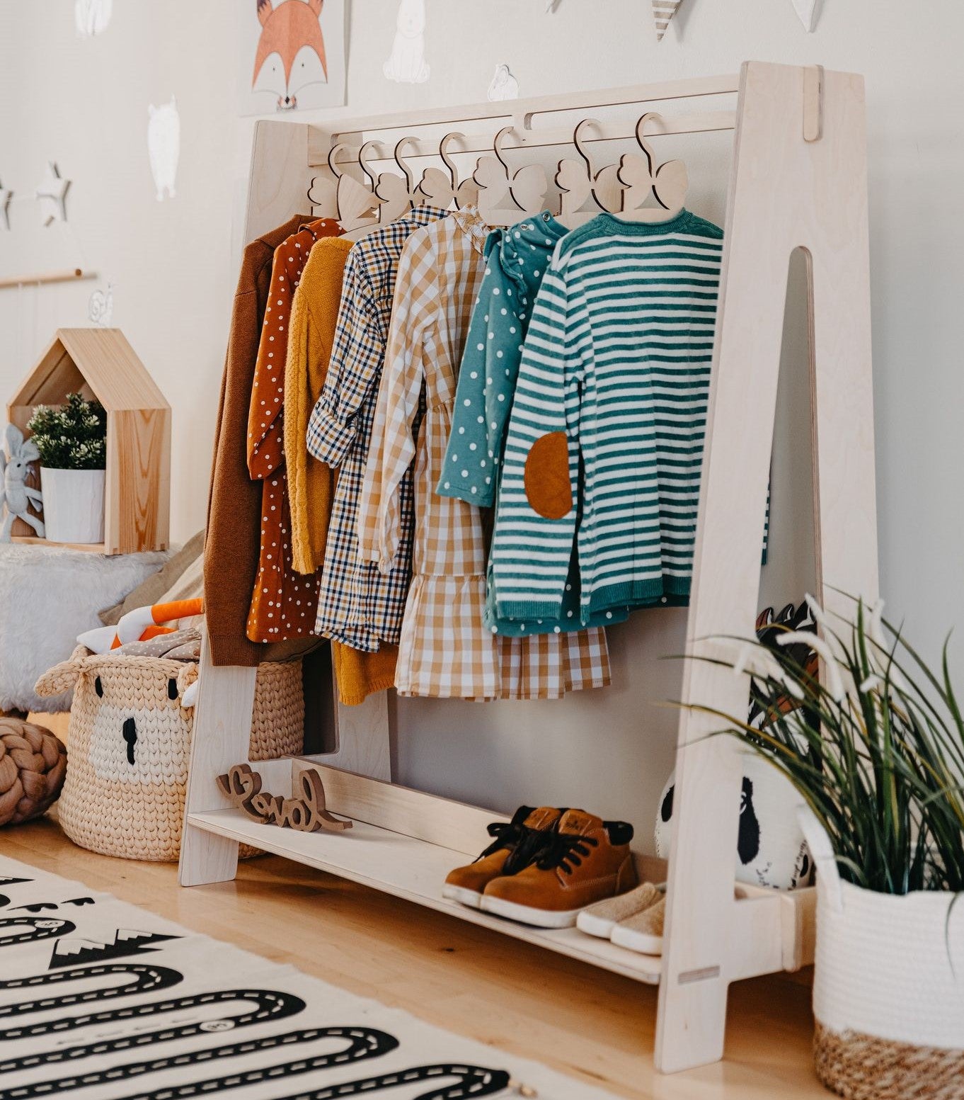 Toddlers Clothing Rack for Hangers - VentureKids