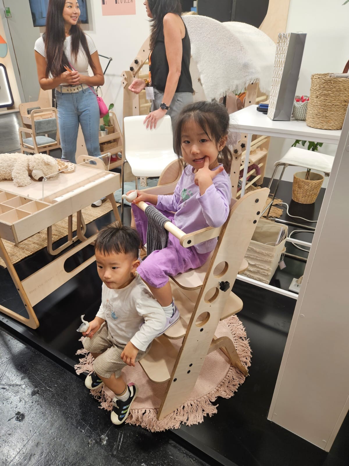 Montessori Learning Tower, Kitchen Helper - Louis